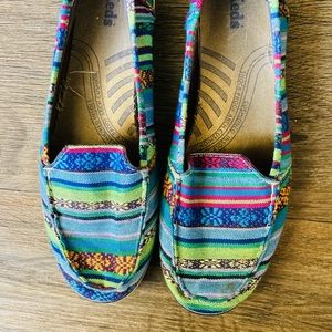 Cool Aztec print keds